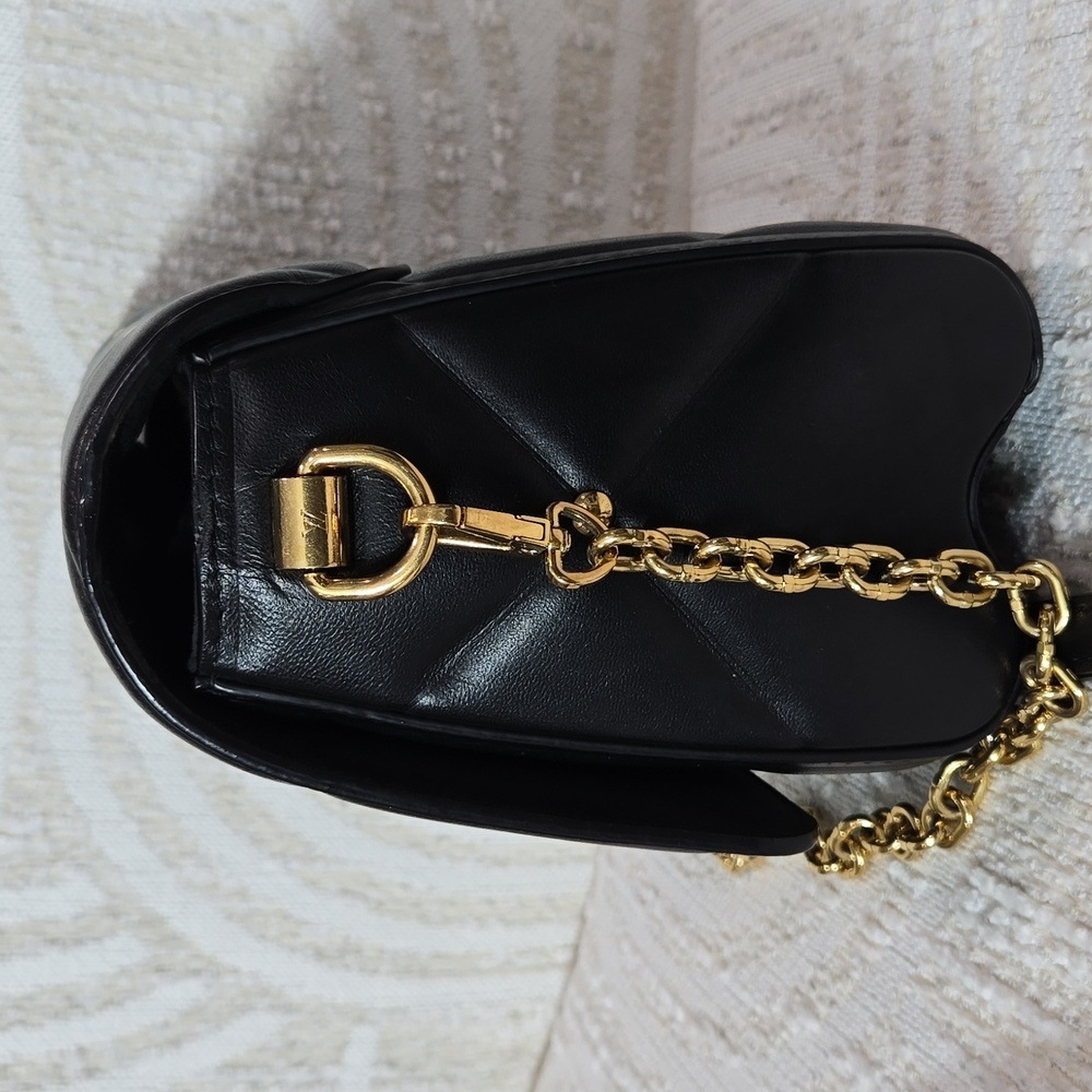Louis Vuitton Twist Full MM Handbag Lambskin Quilted, year 2022 - Picture 7 of 12